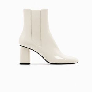 NWOT. Zara White Block Heel Ankle Boots. Size 8.